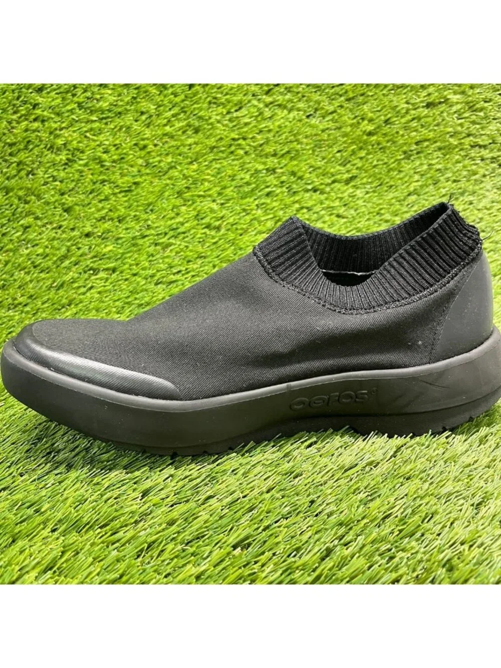 OOFOS OOmg eeZee Low Mens Size 11.5 Black Casual Classic Recovery Slip On Shoes